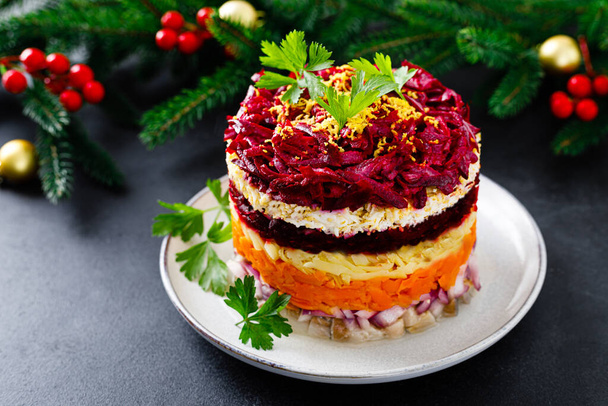 Layered shuba salad. Dressed herring, herring under a fur coat. Festive Christmas vegetable salad with fish and boiled vegetables. - Fotoğraf, Görsel