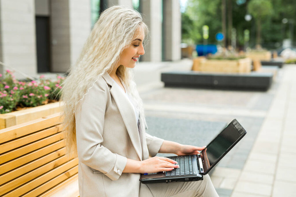 beautiful young female in suit with laptop - Foto, imagen
