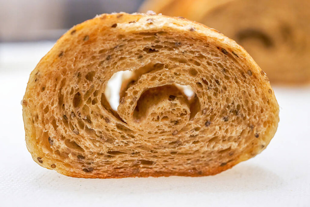 Close-up de uma seção transversal de um croissant francês - Foto, Imagem