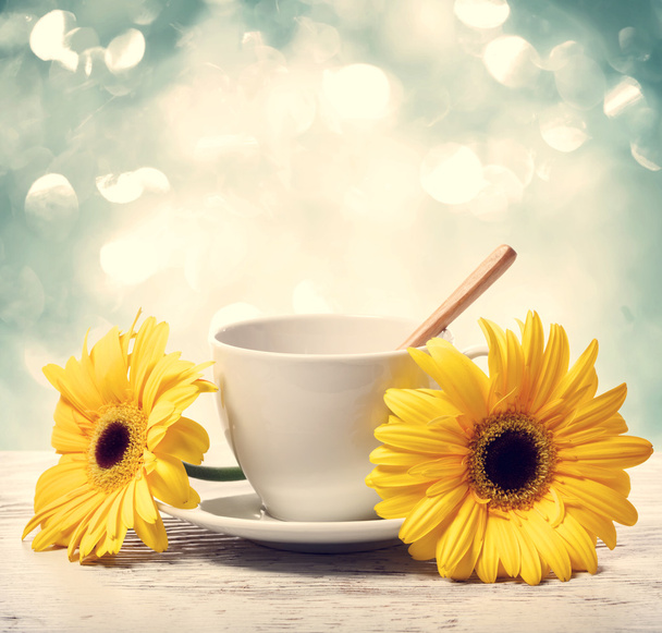 Coffee cup with yellow gerberas  - 写真・画像
