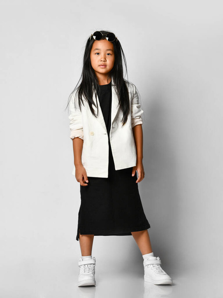 asian kid girl in black long t-shirt dress - Fotoğraf, Görsel