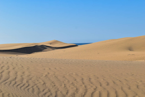 Великі піщані дюни в пустелі
. - Фото, зображення
