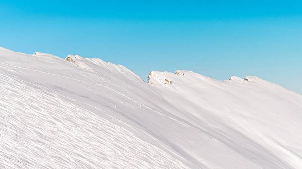 Comprensorio sciistico in montagna in inverno. Rochers De Naye in Svizzera. Bellezza nella natura. - Foto, immagini