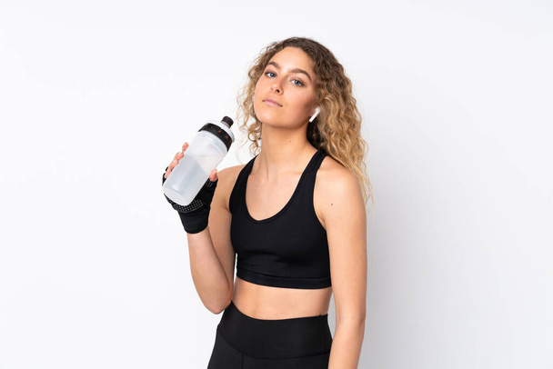 Mladý sport žena izolované na bílém pozadí se sportovní láhev vody - Fotografie, Obrázek