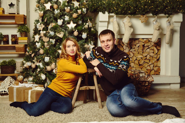 young couple celebrating Christmas at home. man and woman on New Year Eve. - Foto, Bild