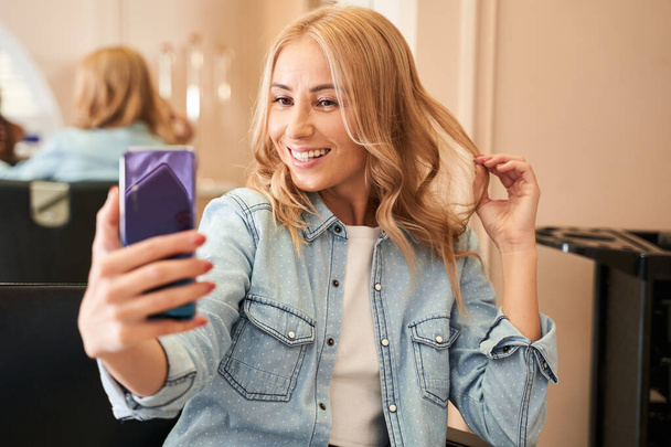 Woman taking a selfie with new hairstyle - Zdjęcie, obraz