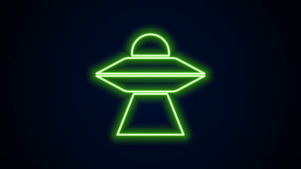 Świecąca neonowa ikona UFO latającego statku kosmicznego odizolowana na czarnym tle. Latający spodek. Kosmiczny statek kosmiczny. Futurystyczny, nieznany obiekt latający. 4K Animacja graficzna ruchu wideo - Materiał filmowy, wideo