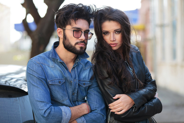 young casual couple with hands crossed - Foto, Imagen