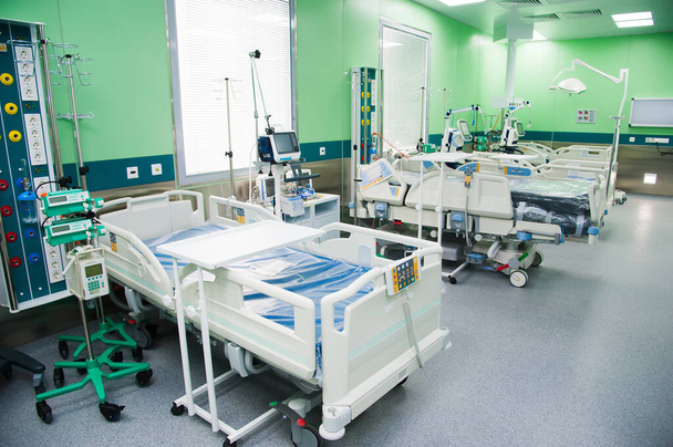 Інтер'єр операційної кімнати в сучасній клініці
 - Фото, зображення