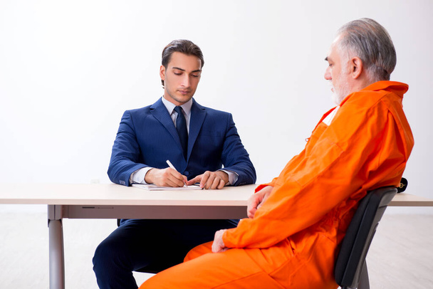 Old captive meeting with advocate in pre-trial detention - Photo, Image