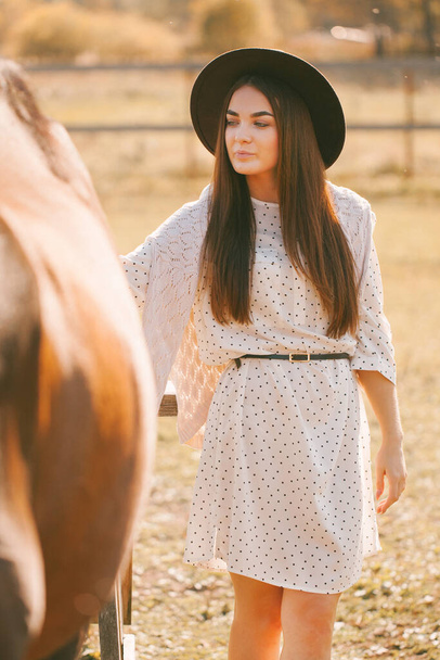 Young beautiful model in a hat on a farm - Foto, Bild