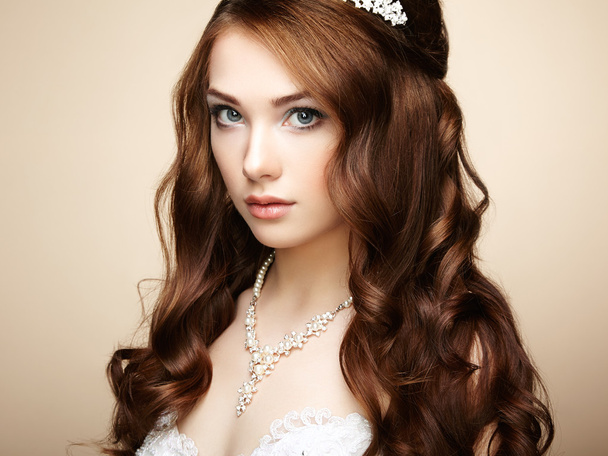 Portrait of beautiful sensual woman with elegant hairstyle. Wedd - Photo, Image