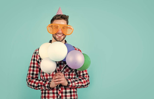 This is for you. crazy party man on happy holiday. fathers day concept. handsome cheerful young man with smile having fun on party. people and joy. birthday and celebration concept. real happiness - Foto, afbeelding