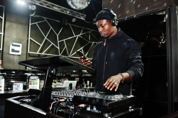 African american dj play music on decks at night club. - Фото, изображение