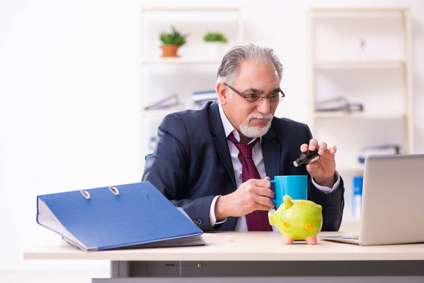 Old businessman employee in bankruptcy concept - Photo, Image