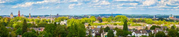 美しい夏の日に高い視点から、オランダのマーストリヒト・ザイド・リンブルグをご覧ください。バナー使用のための高解像度パノラマ. - 写真・画像