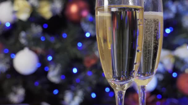Champagner wird in ein Glas gegossen - Filmmaterial, Video