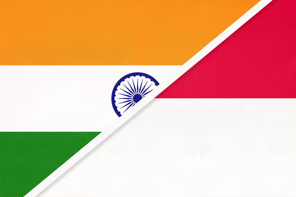 Индия и Монако символизируют национальные флаги из текстиля. Отношения, партнерство и чемпионат между двумя странами. - Фото, изображение