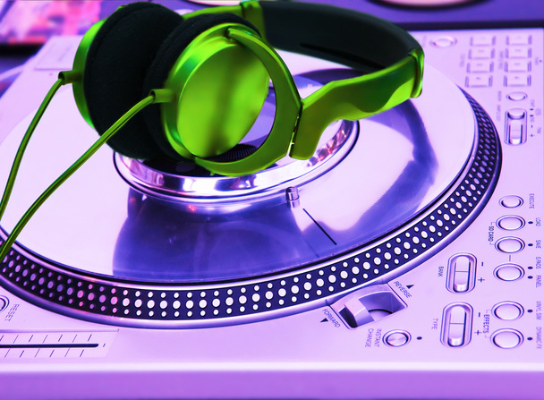 professioneller DJ-Plattenspieler - Foto, Bild
