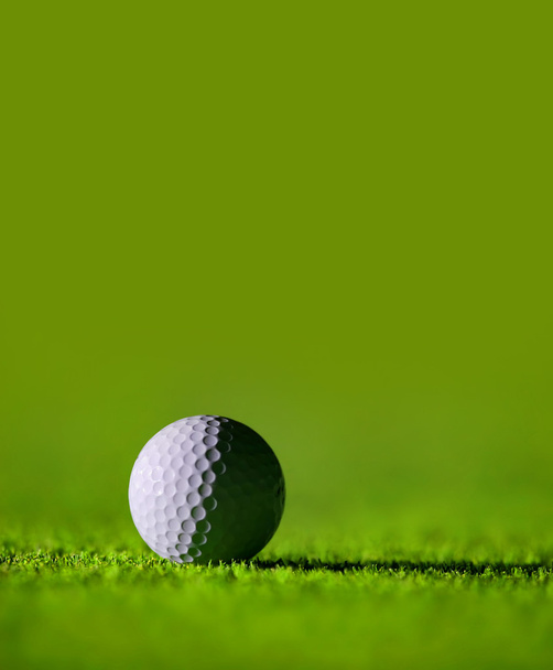 Palla da golf perfetta
 - Foto, immagini