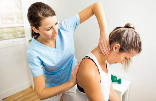 A Modern rehabilitation physiotherapist at work with client - Zdjęcie, obraz
