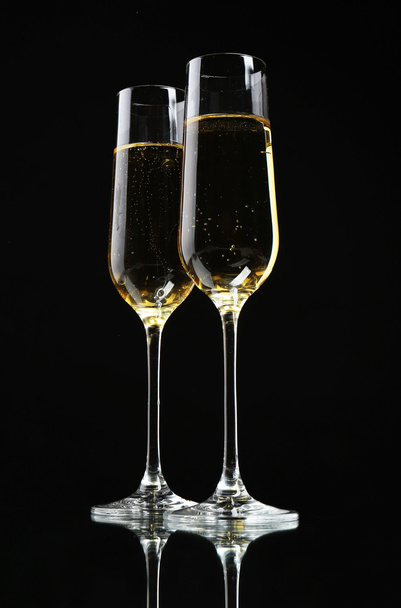 Glasses of champagne, on black background - Fotografie, Obrázek