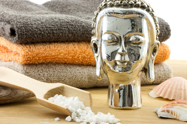 Buddha ve banyo ürünleri - Fotoğraf, Görsel