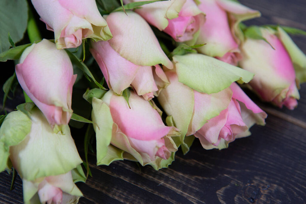 Beautiful bouquet of soft pink roses on a dark wooden background. - Φωτογραφία, εικόνα