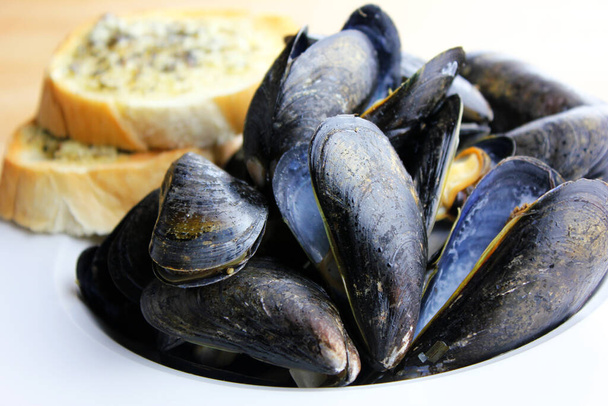 Garlic, Fennel, and Tarragon Steamed Mussels and Garlic Bread - Photo, Image