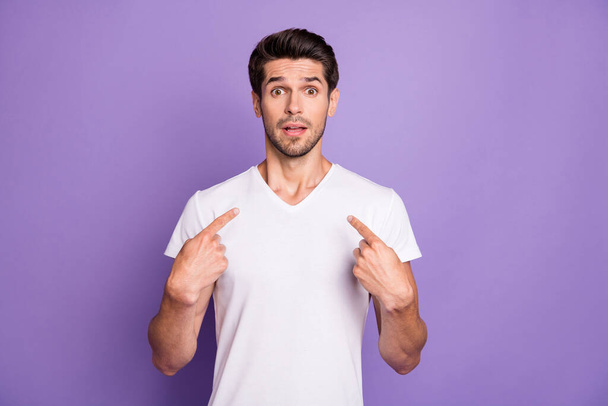 Portrait of his he nice attractive unsure uncertain puzzled confused guy pointing at himself isolated over bright vivid shine vibrant lilac violet purple color background - Foto, afbeelding