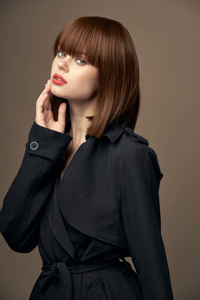 Boční pohled smyslná dáma evropský vzhled oblek outterwear - Fotografie, Obrázek