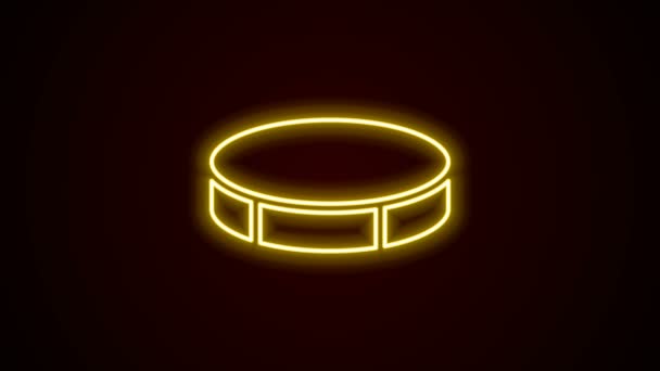 Gloeiende neon lijn Hockey puck pictogram geïsoleerd op zwarte achtergrond. Sportuitrusting. 4K Video motion grafische animatie - Video