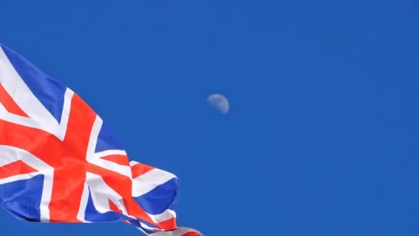 Ulusal İngiliz bayrağı rüzgarda dalgalanıyor.. - Video, Çekim