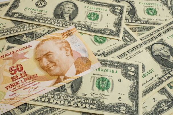 USA-dollár és török líra bankjegyek  - Fotó, kép