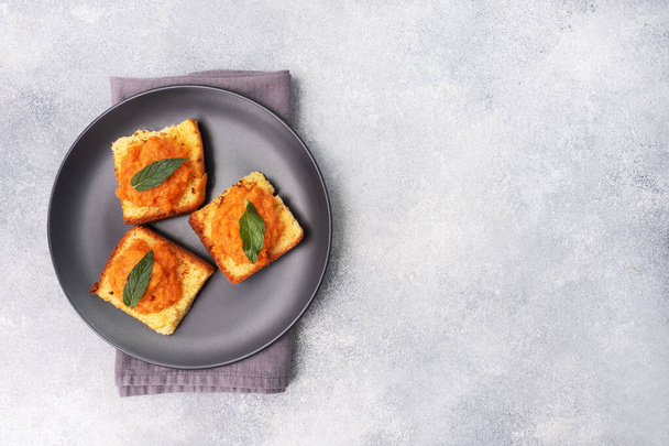 Sandwich with toast and zucchini caviar. Vegetable caviar on bread, a healthy vegetarian snack. Black plate copy space - Φωτογραφία, εικόνα