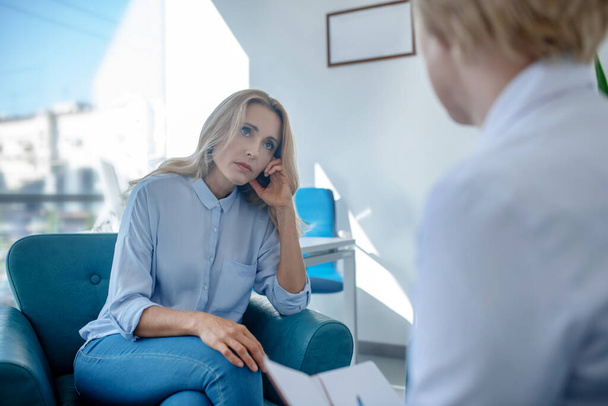 Worried female patient consulting with mature blonde female doctor - Foto, Imagem