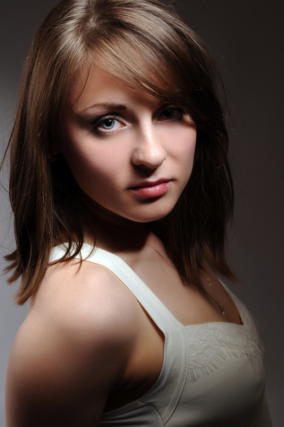 Portrait of a beautiful young woman - Foto, imagen