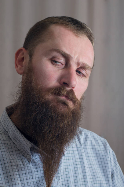 Портрет белого человека с длинной бородой - Фото, изображение