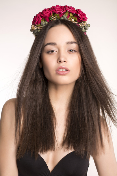 Portrait of beautiful woman with flower's headband - Foto, Imagen