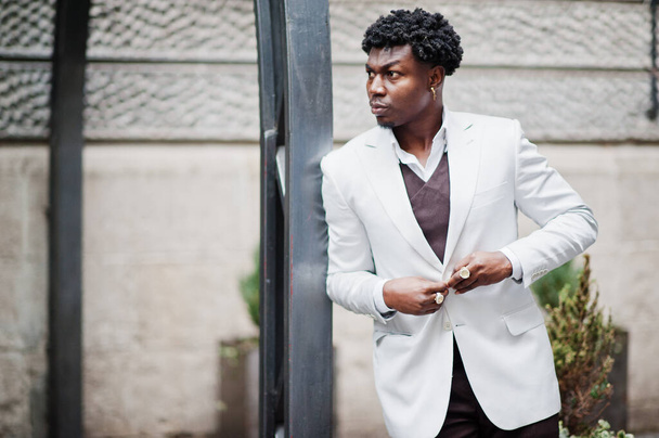 Thoughtful young handsome african american gentleman in formalwear. Black stylish model man in white jacket. - Foto, Imagen