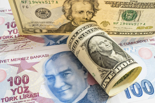 Amerikaanse dollar en Turkse lire bankbiljetten  - Foto, afbeelding