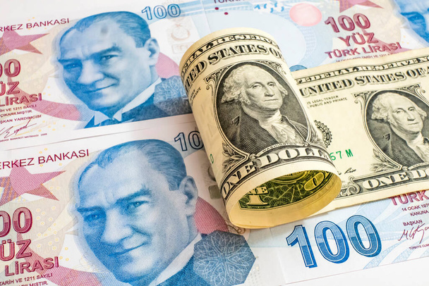 Banconote in dollari USA e lire turche  - Foto, immagini