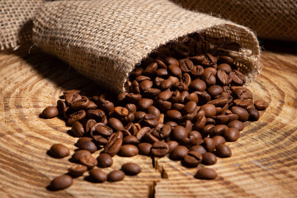 A sack of roasted coffee beans - Foto, Bild