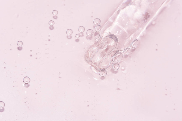 detail of a pipette with pouring serum and droplet with shadow - Foto, Imagem