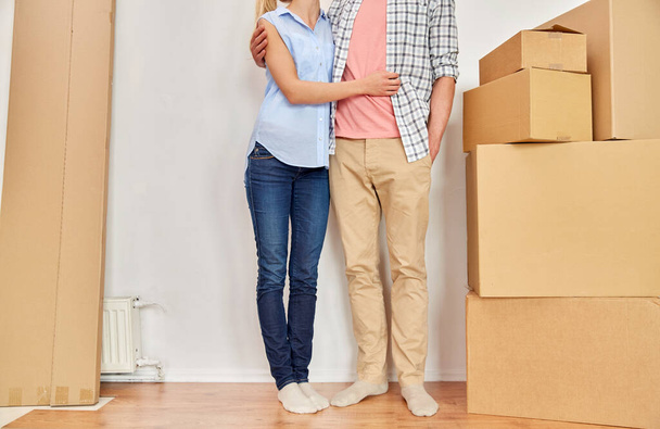 happy couple with boxes moving to new home - Foto, Bild