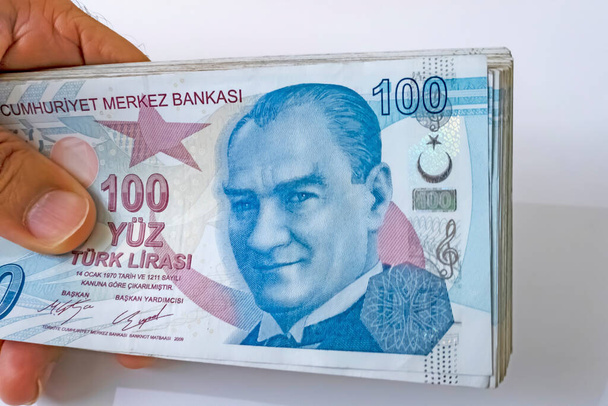 sluit honderd Turkse lire bankbiljetten af - Foto, afbeelding