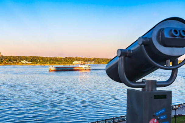 Russia, Yaroslavl, July 2020. Telescope on the observation deck and a view of the river. - Fotoğraf, Görsel