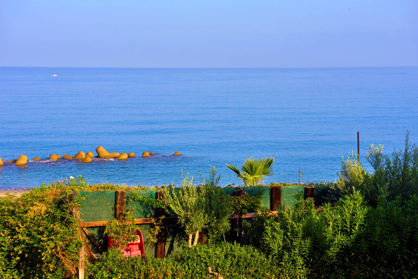 Morze na przylądku Orlando Messina Sycylia Włochy - Zdjęcie, obraz
