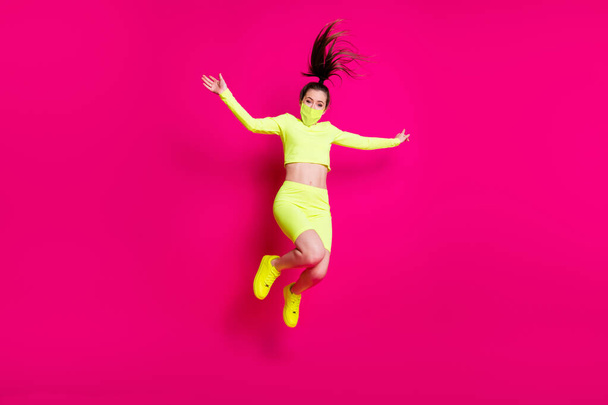 Full length body size photo of jumping high shouting energetic sporty girl laughing isolated on vibrant pink color background - Foto, Imagem