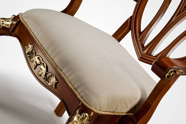 Καρέκλα πολυτελείας επιχρυσωμένη σε μπαρόκ στυλ - Φωτογραφία, εικόνα